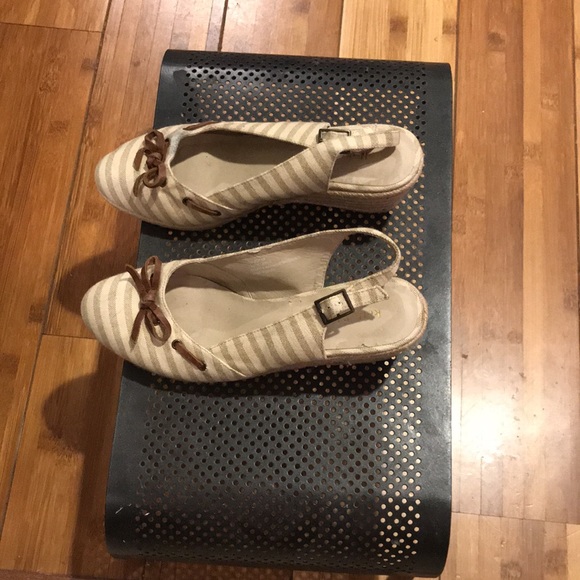 Cutest Kelly&Katie Slingback Wedged Striped Sandal - Picture 4 of 4